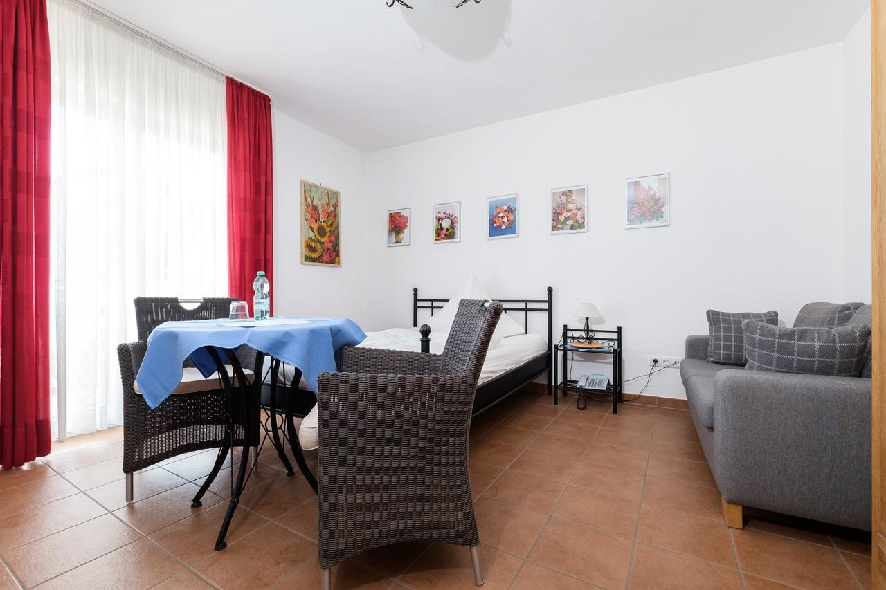 Hotel Garni Jacobs Бонн Экстерьер фото