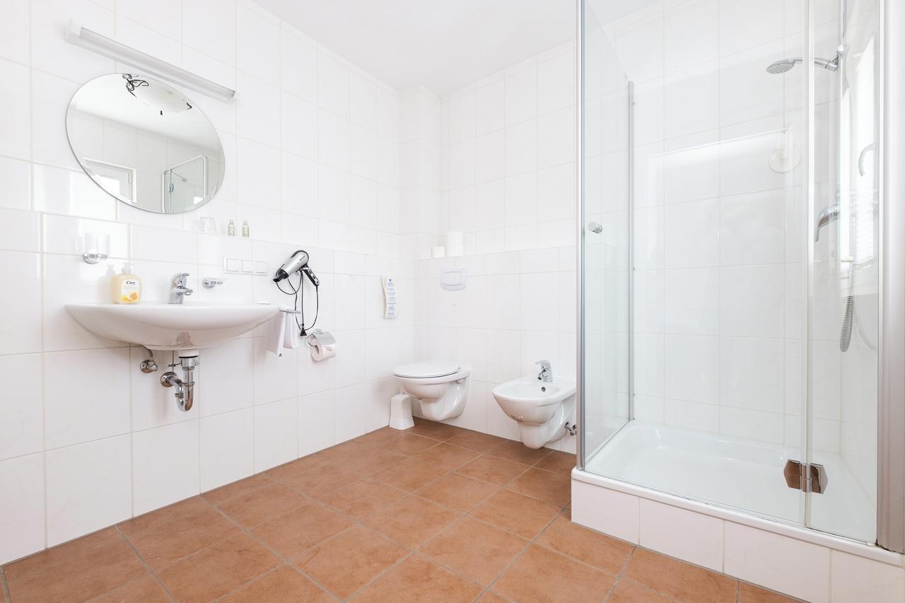 Hotel Garni Jacobs Бонн Экстерьер фото