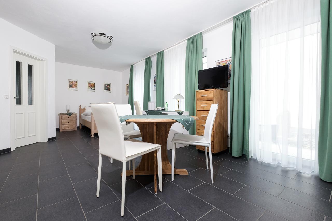 Hotel Garni Jacobs Бонн Экстерьер фото