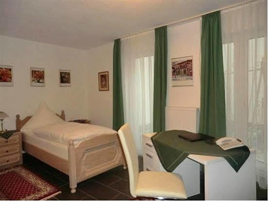 Hotel Garni Jacobs Бонн Экстерьер фото
