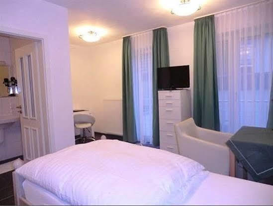 Hotel Garni Jacobs Бонн Экстерьер фото